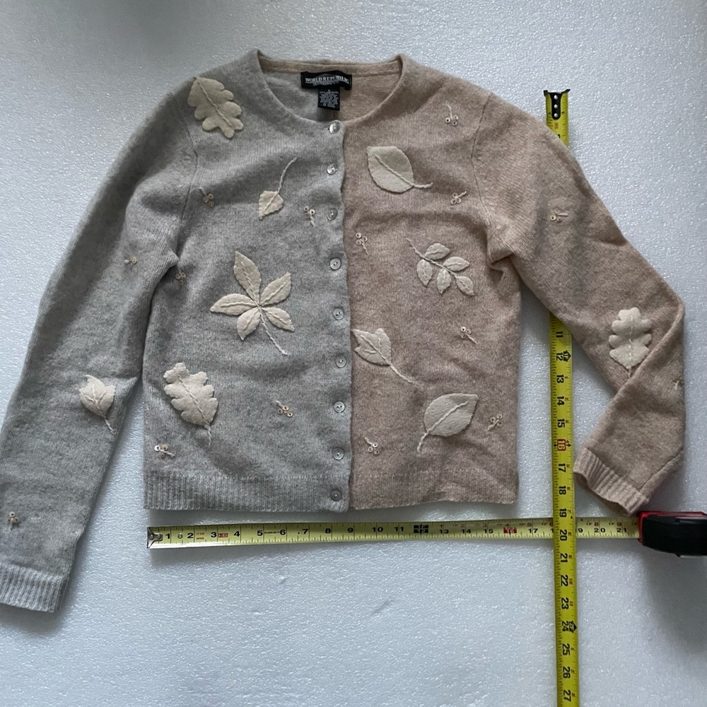 World Republic Clothing Lamb Wool Leaves Sz Small S V-neck Grey/Beige Cardigin